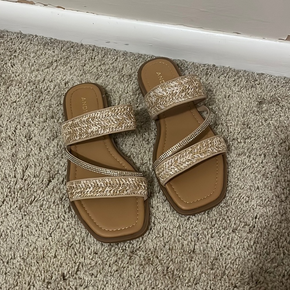 Andiamo Sandals with Gold Accent/Mesh Straps Size 6